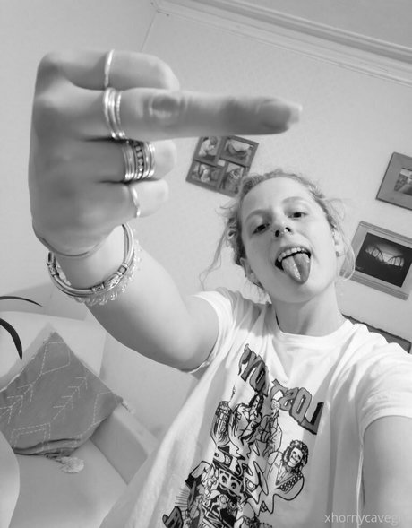Hornycavegirl