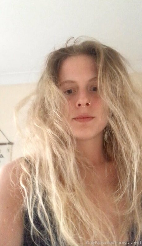 Hornycavegirl