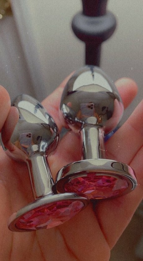 Xxxhookedonbrookefree