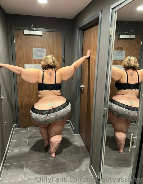 Bigbootyasshley