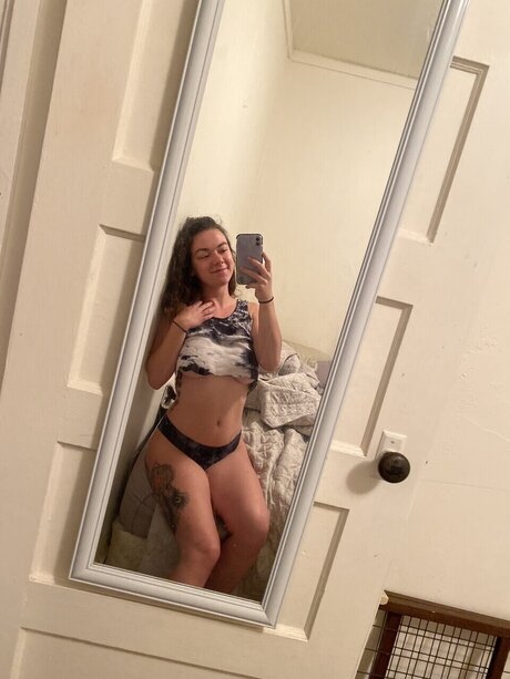 Nacktes geleaktes OnlyFans-Foto von Typicaltrin