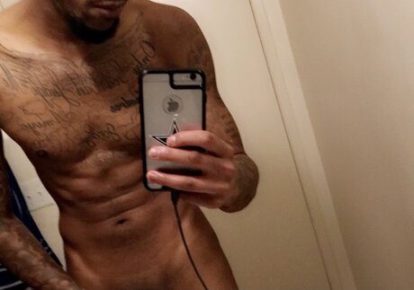 Nacktes geleaktes OnlyFans-Foto von Stretch