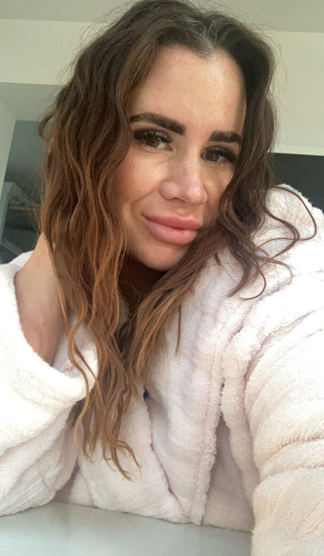 Britishbustybrunettemilf