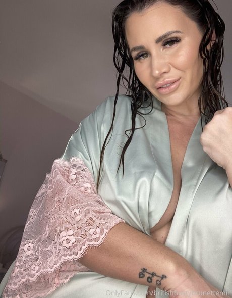 Britishbustybrunettemilf