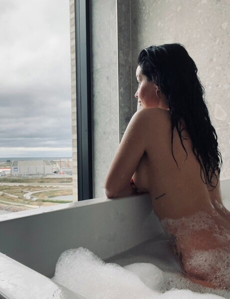 Nacktes geleaktes OnlyFans-Foto von Miss Piercing