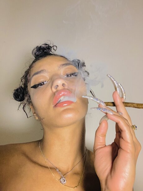 Nacktes geleaktes OnlyFans-Foto von Naniiakuaxx