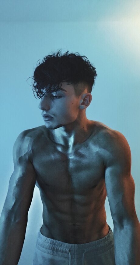 Nacktes geleaktes OnlyFans-Foto von L