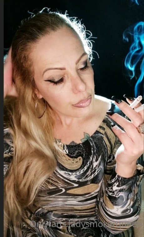 Ladysmokerqueen