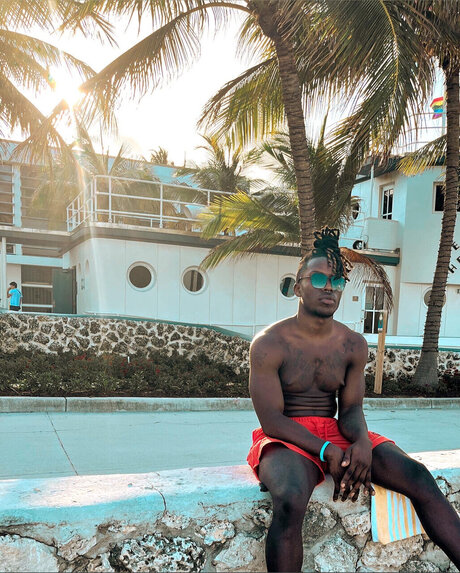 Nacktes geleaktes OnlyFans-Foto von Secret Life