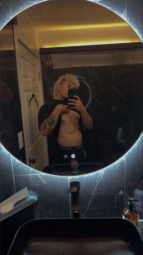 Nacktes geleaktes OnlyFans-Foto von Toni