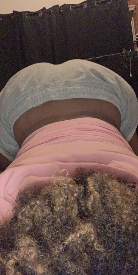 Nacktes geleaktes OnlyFans-Foto von Caramelbomb