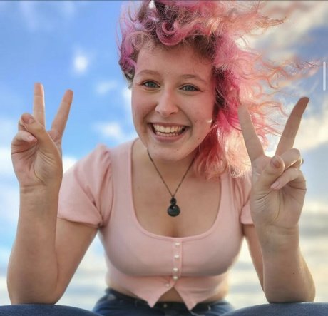 Nacktes geleaktes OnlyFans-Foto von Lucyqueenofchaos