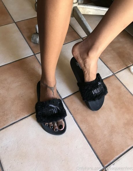 Paivaqueenfeet