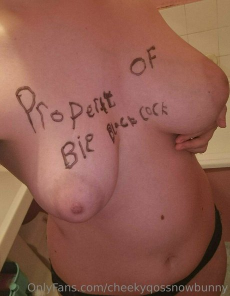 Cheekyqossnowbunny