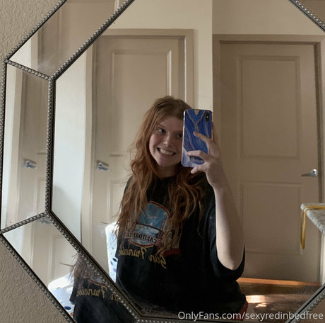 Sexyredinbedfree