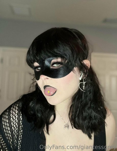 Giantessgrey
