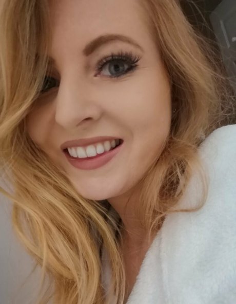 Nacktes geleaktes OnlyFans-Foto von Gushinggeegeefree