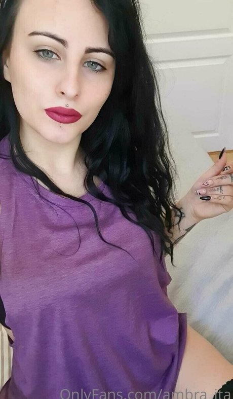 Nacktes geleaktes OnlyFans-Foto von Ambraita
