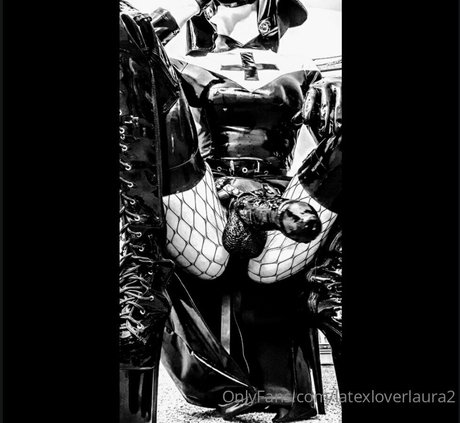 Latexloverlaura2