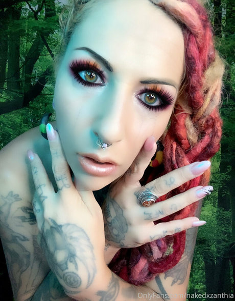 Nakedxzanthia
