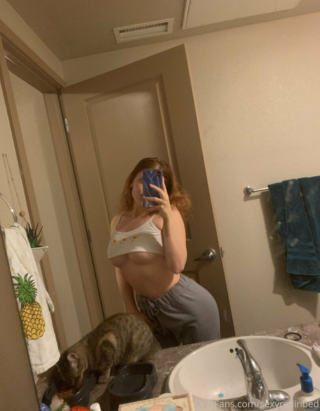 Sexyredinbed