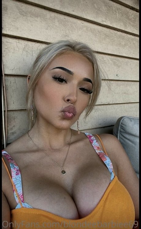 Blondeebarbiee69