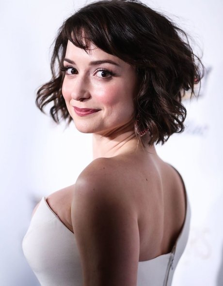 Milana Vayntrub
