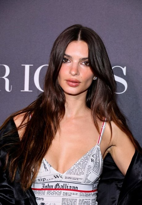 Emily Ratajkowski