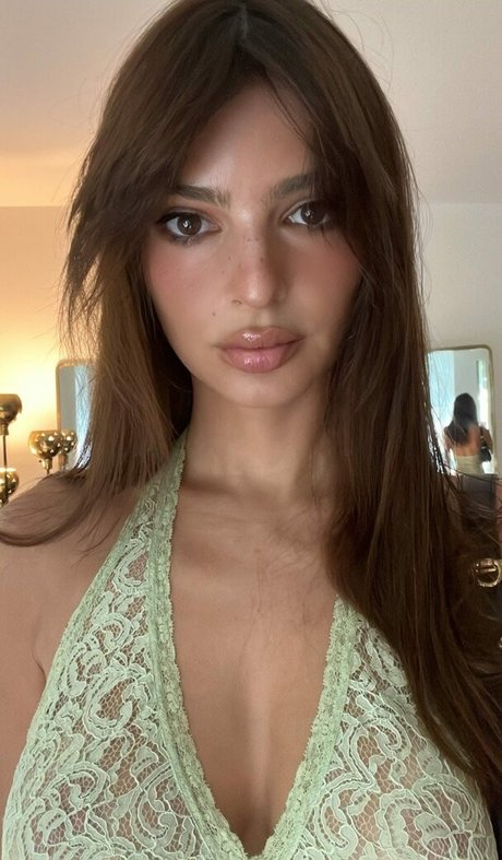 Emily Ratajkowski