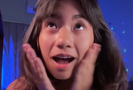 Nacktes geleaktes OnlyFans-Foto von Moon Blitz Asmr