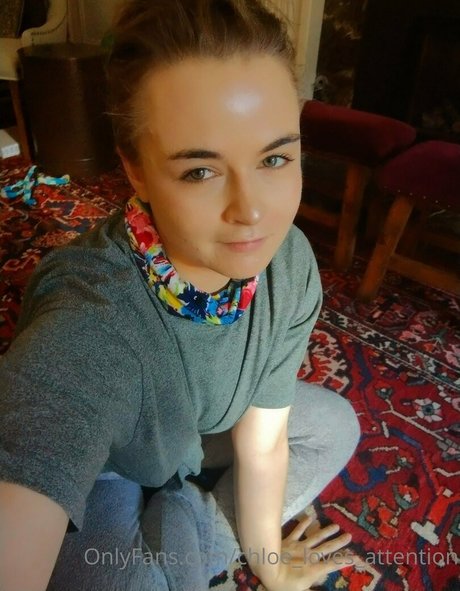 Chloelovesattention
