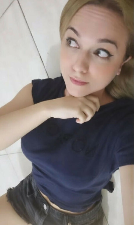 Nacktes geleaktes OnlyFans-Foto von Ayu Brazil