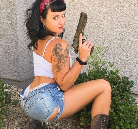 Girls With Guns