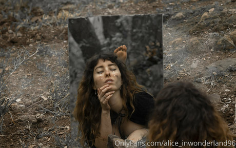 Aliceinwonderland96