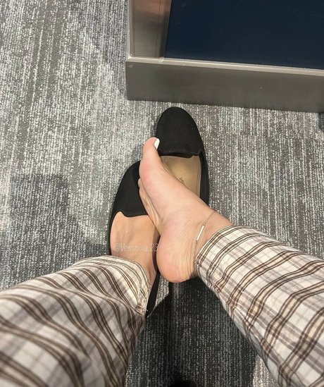 Latina Veronica Soles