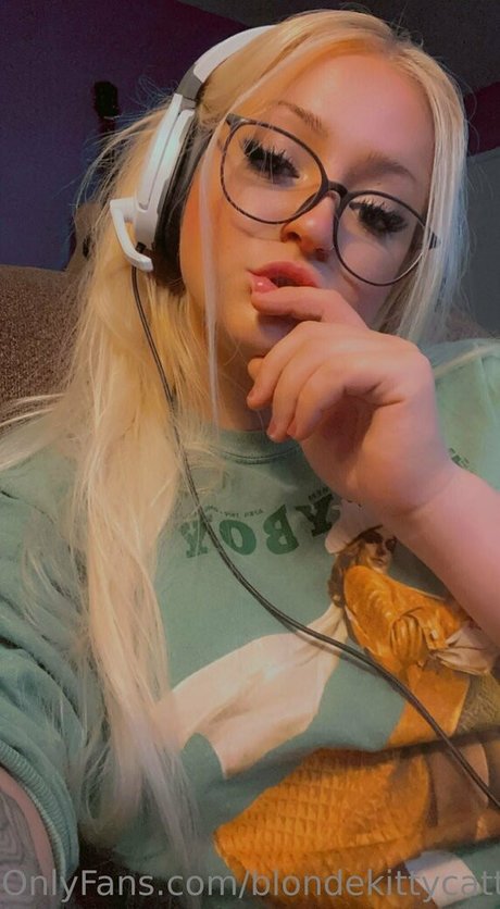 Blondekittycattt