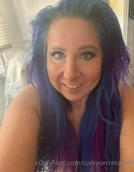 Curvysecretary69
