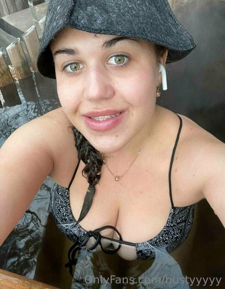 Bustyyyyy