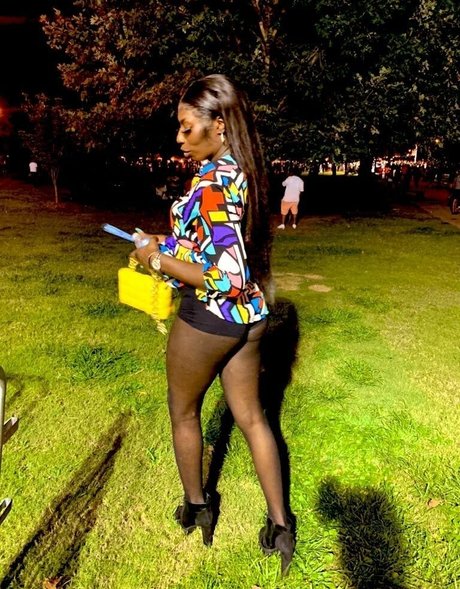 Nacktes geleaktes OnlyFans-Foto von Amazonbaycardi