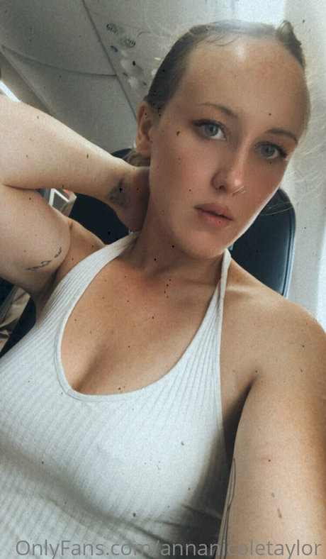 Nacktes geleaktes OnlyFans-Foto von Annanicoletaylor