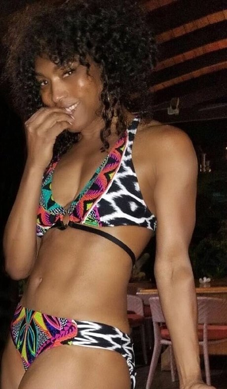 Angela Bassett
